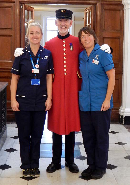 Chelsea Pensioner John Wiseman poses with Blood Donation nurses