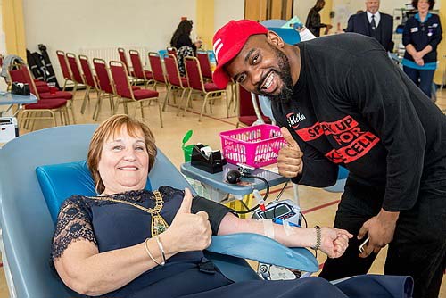 Bromley Mayor gives blood