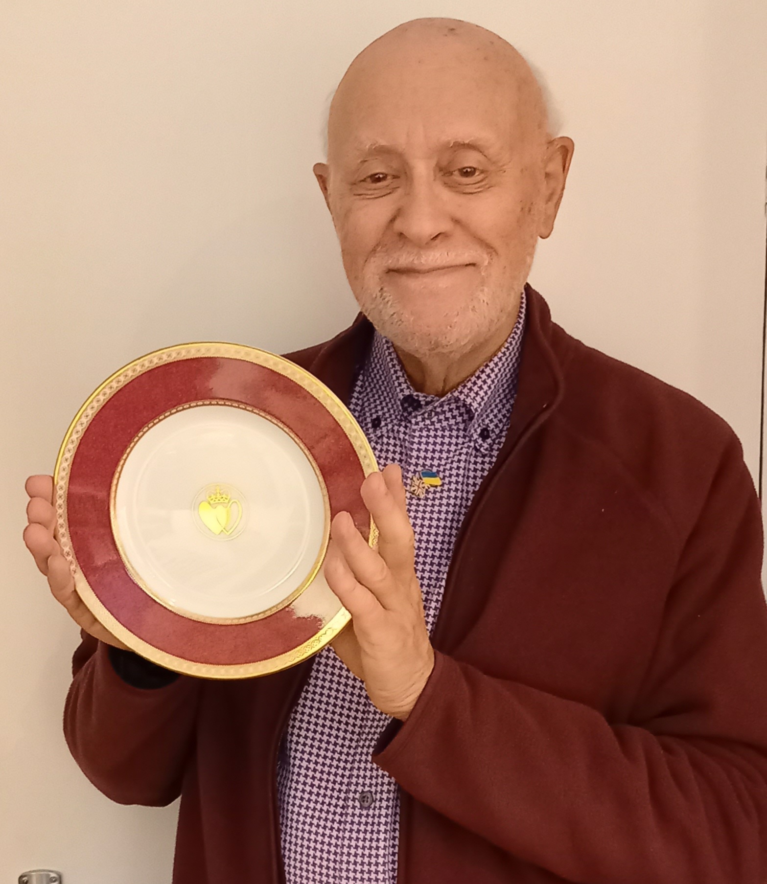 Barry holding his 100th donation plate