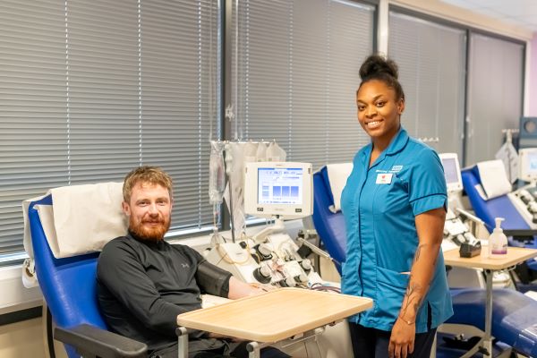 A donor carer with a platelet donor