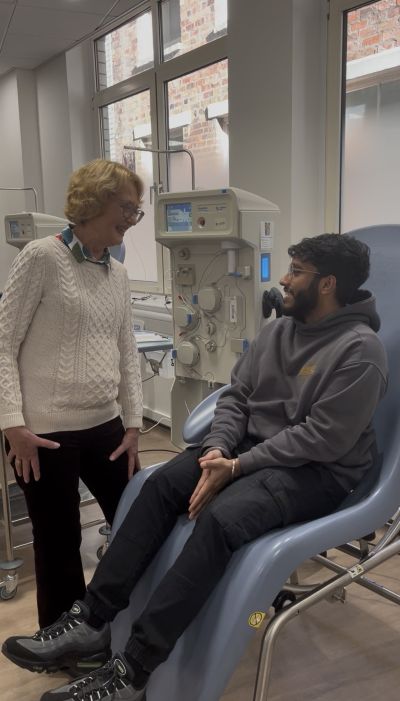 Margaret meeting a donor at the Birmingham donor centre