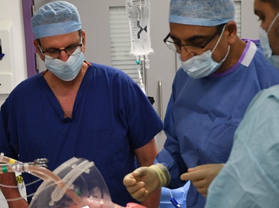 Consultant surgeons Mr Marius Berman and Mr Pradeep Kaul observing the lungs
